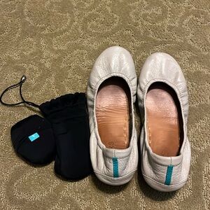 Tieks size 8. Silver/light gray color.
